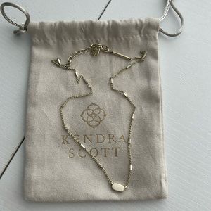 Kendra Scott necklace